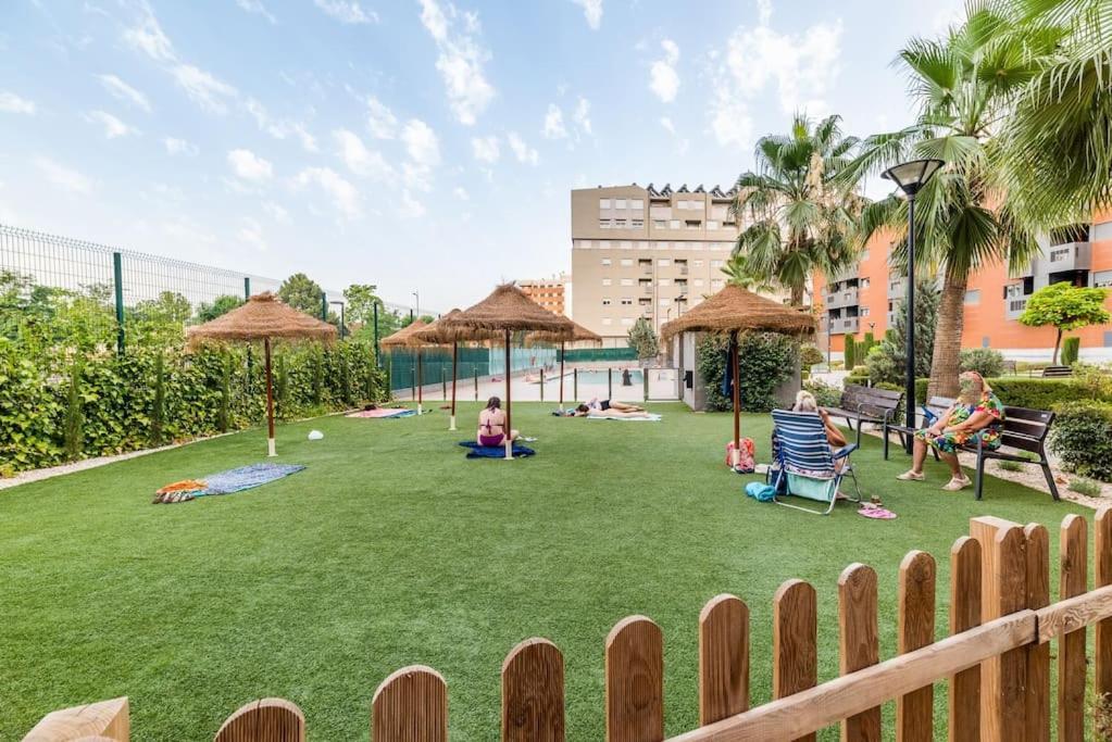 Moderno Apartamento Con Piscina Y Parking Granada Esterno foto